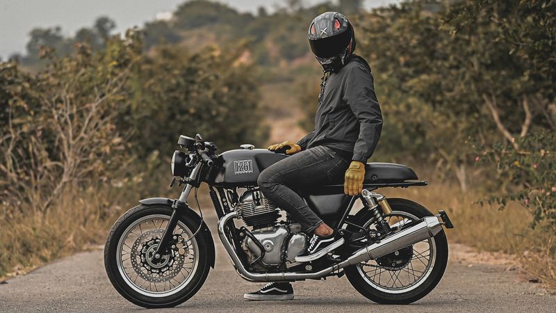 Szczegóły motocykla Royal Enfield podczas testu