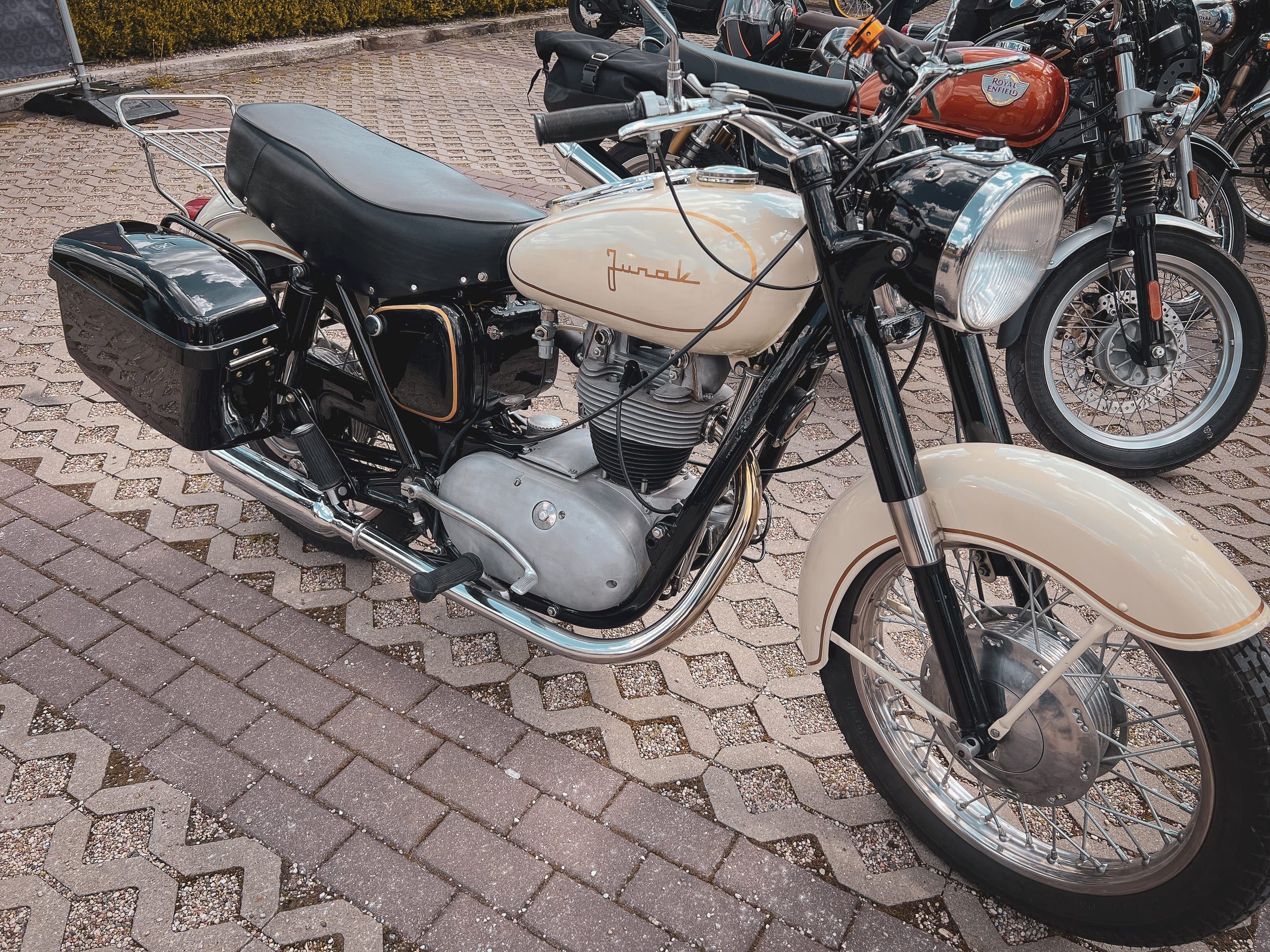 Royal Enfield Powitanie sezonu 2024