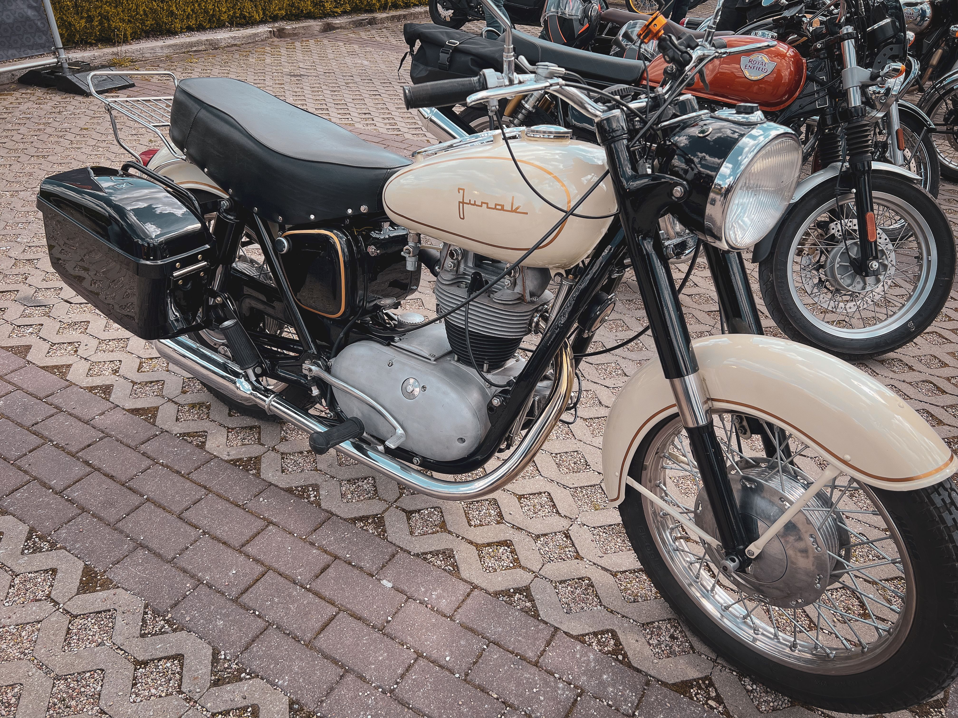 Royal Enfield Powitanie sezonu 2024