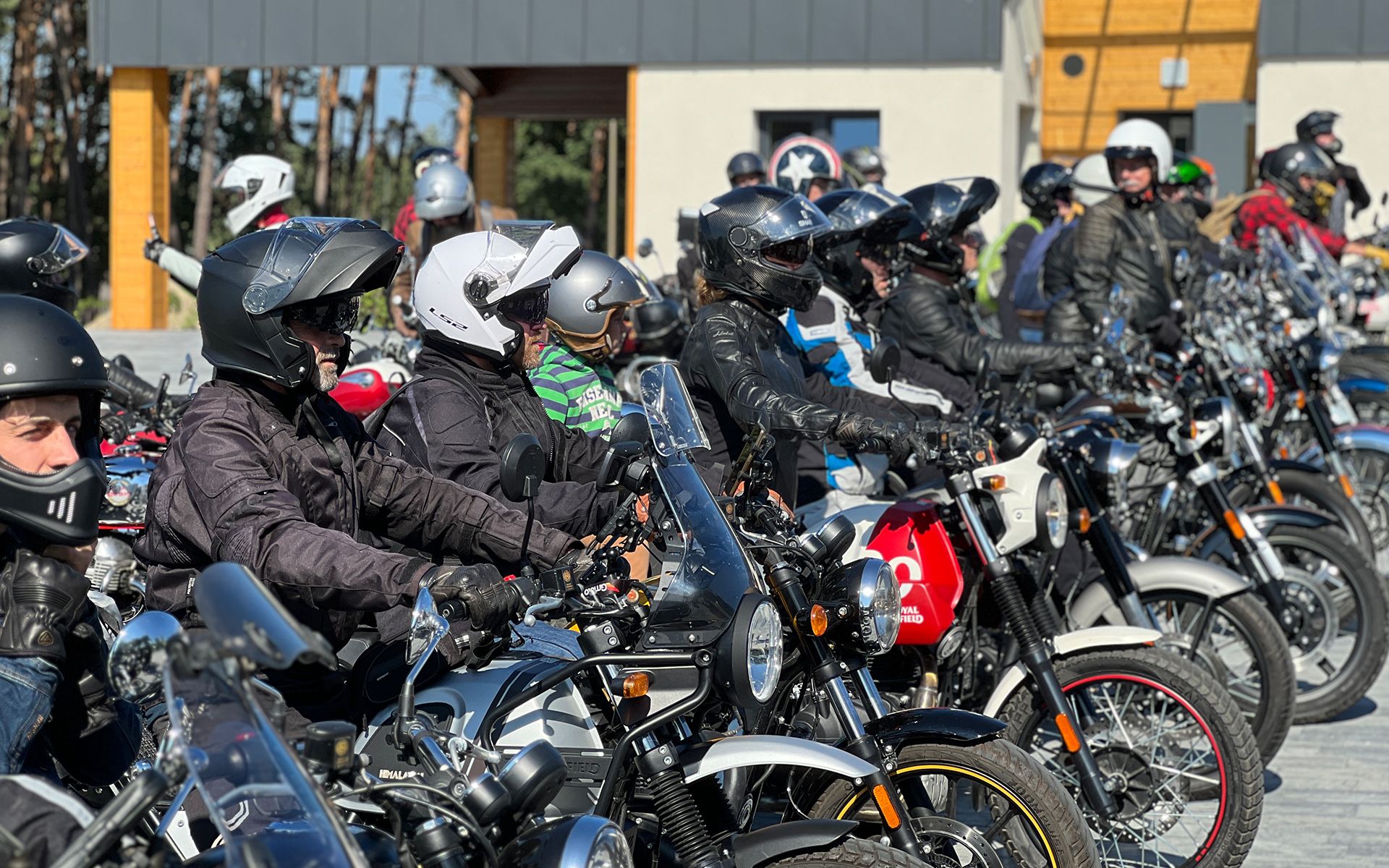 Zdjęcie pamiątkowe Royal Enfield One Ride 2023